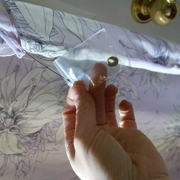 Vince Camuto overlay... - Picture 6 of 10